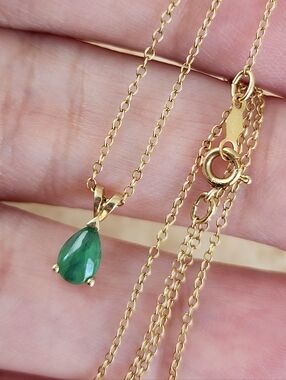 14kt Jade Pendant Necklace